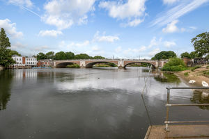 Hampton Court Bridge- click for photo gallery